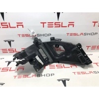 Крепление фары левой левый Tesla Model X 2017 1043357-00-F
