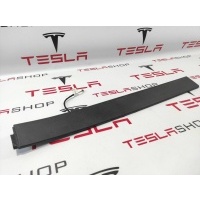накладка двери (крышки) багажника задней правой Tesla Model X 2017 1097664-00-A