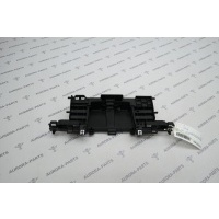 Кронштейн крепления монитора Audi A4 B9 2015 8W1857735