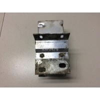 Кронштейн усилителя переднего бампера левый Land Rover Discovery II (1998 - 2004) DXE000050