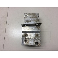 Кронштейн усилителя переднего бампера правый Land Rover Discovery II (1998 - 2004) DXE000040