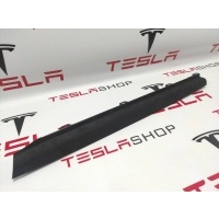 Прочая запчасть правая Tesla Model X 2019 1051556-06-C,1053729-00-B