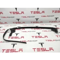 Уплотнитель передний левый Tesla Model X 2019 1472044-00-A