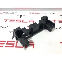 Кронштейн Tesla Model X 2017 1059716-00-D