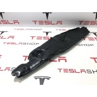 Уплотнитель Tesla Model X рест. 2022 1037731-00-B