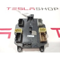 блок управления двери Tesla Model X 2017 1062056-10-B