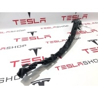 Кронштейн салона правый нижний Tesla Model X 2019 1079765-00-C,1079765-00-B