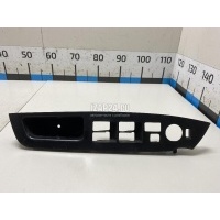 Накладка блока управления стеклоподъемниками Hyundai-Kia Sorento II (2009 - 2020) 935722P010VA