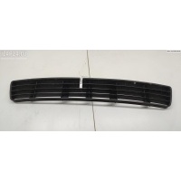 Решетка (заглушка) в бампер Перед. Audi A4 B5 (1994-2001) 1997 8D0807683