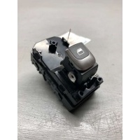 Кнопка стеклоподъемника заднего левого Kia Rio X-line 2018 4E3521-1000, 93581-H0100