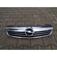 Opel zafira b рестайлинг решетка 13247331