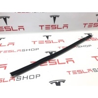 уплотнитель Tesla Model X рест. 2022 1032180-00-C,1483694-00-A