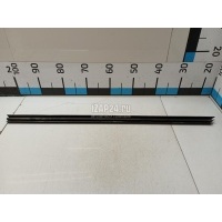 Накладка стекла переднего правого VAG Caddy III (2004 - 2015) 2K0837472