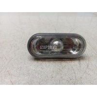 Повторитель на крыло белый VAG Caddy III (2004 - 2015) 2K0949117
