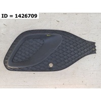 Решетка переднего бампера правая Mercedes GLA-kl A2478851004