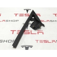 Уплотнитель Tesla Model 3 2020 1090502-00-G