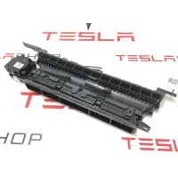 Воздуховод Tesla Model 3 2020 1083320-00-F,2080547-00-X,1135554-00-A