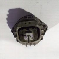 BMW E81 E82 E88 E90 E91 PODUSZKA SILNIKA 6768800
