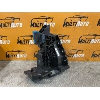 Кронштейн передний панели Перед. Mercedes GLE, GLS V167, X167 2019- A1676209900