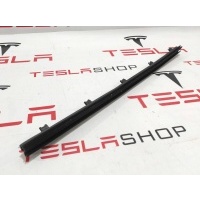 Уплотнитель Tesla Model S 2018 1038408-00-A