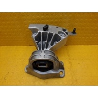 Опора двигателя Renault Duster 2014 112100071R