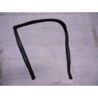 Уплотнитель стекла двери RENAULT Logan 2005-2014 823308414R