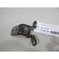 Петля двери задней правой нижняя Toyota Prius 2015 6877005020