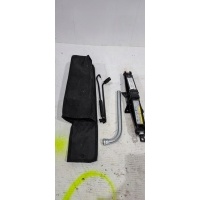 Volkswagen audi комплект домкрат 3q0011031a