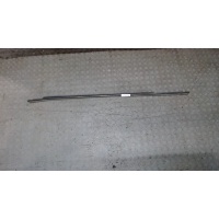 Молдинг стекла (боковое) Land Rover Discovery 3 2004-2009 2007 CGE000482