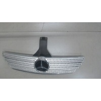 Решетка радиатора Mercedes C W203 2000-2007 2006 A2038890090