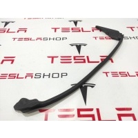 Уплотнитель Tesla Model S 2018 1005421-00-D