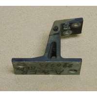 Петля двери передней правой верхняя audi a8 4D0831402
