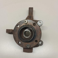 Кулак поворотный передний правый Renault Clio III (2005 - 2012) 8200345945