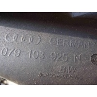 Декоративная крышка двигателя Audi A8 2012 079103925N