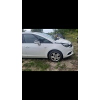Поврежденный opel zafira c 2017
