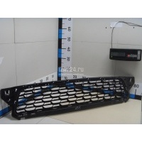 Решетка в бампер центральная Renault Duster 2012 622540347R