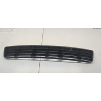 Решетка (заглушка) в бампер Перед. Audi A4 B5 (1994-2001) 1997 8D0807683