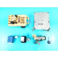 Блок управления toyota yaris i 99 - 05 89661 - 52080 1.3 vvti