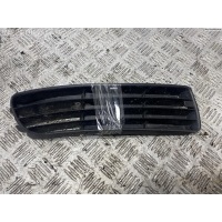 Решетка (заглушка) в бампер Перед. Прав. Audi A4 B5 (1994-2001) 1996 8D0807346