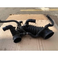 Патрубок воздушного фильтра Volkswagen Passat 2004 058133356P