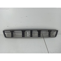 Решетка (заглушка) в бампер Перед. Audi A4 B5 (1994-2001) 1998 8D0807683