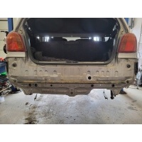 Toyota yaris i 04 год полоса заднего