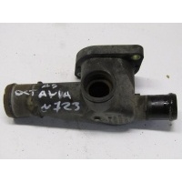 Фланец двигателя системы охлаждения SKODA Octavia (A5 1Z-) 2004-2013 06A121132AG