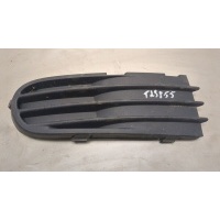 Заглушка (решетка) бампера Volvo S40 2004- 2005 30657010