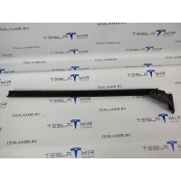 уплотнитель Tesla Model 3 2020 1090496-00