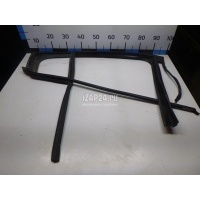 Уплотнитель стекла двери Renault Megane III (2009 - 2016) 823303128R