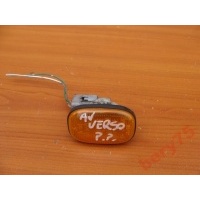 Toyota avensis verso 2002 год поворотник