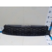 Решетка в бампер центральная Renault Duster 2012 622540347R