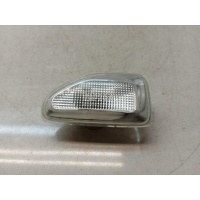 Повторитель на крыло правый белый Renault Logan II 2014 261601801R