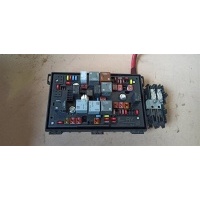 Блок предохранителей передний Opel Astra J GTC 2012 13343767
